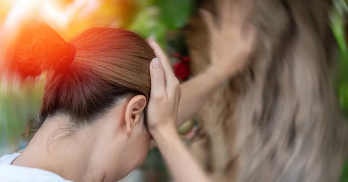 Jak rozpoznać mini udar? Kluczowe objawy i kiedy szukać pomocy Jak rozpoznać mini udar? Kluczowe objawy i kiedy szukać pomocy